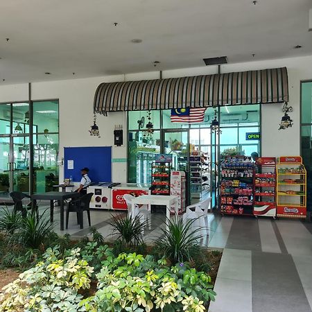 Retreat At Cybersquare Apartment Cyberjaya Exterior photo